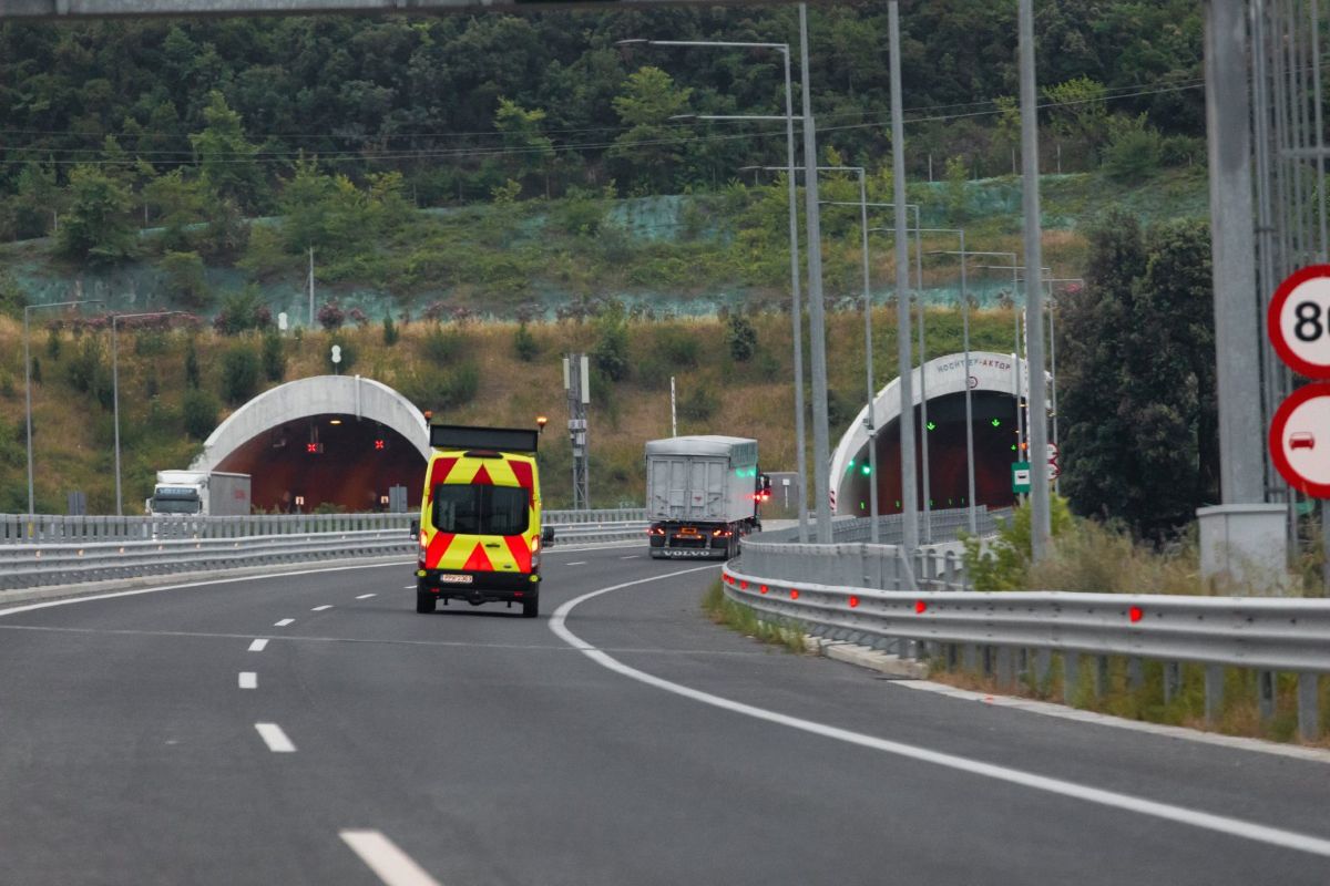 Λάρισα: Τροχαίο με τέσσερις ελαφρά τραυματίες στη σήραγγα των Τεμπών
