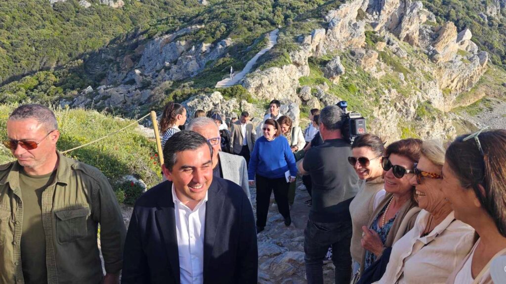 Στην Σκιάθο η υπ. Πολιτισμού Λ. Μενδώνη – Επισκέφθηκε πολιτισμικά τοπόσημα του νησιού