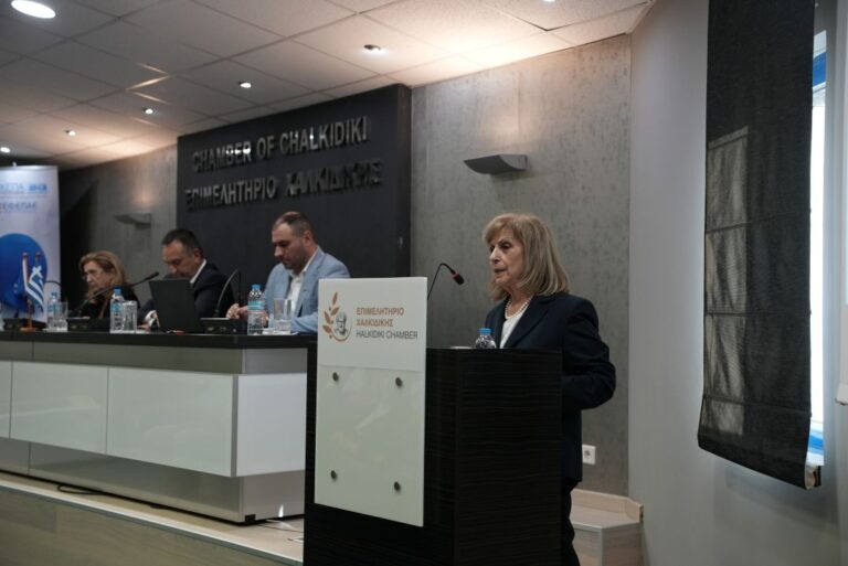 Χαλκιδική: Η Περιφερειάρχης Κεντρικής Μακεδονίας Αθηνά Αηδονά παρουσίασε τις δυο νέες δράσεις ενίσχυσης επιχειρηματικότητας– Επίσκεψη στο Σπήλαιο και το Μουσείο Πετραλώνων