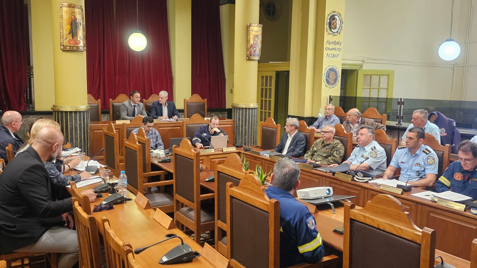 Λέσβος: Ευρεία σύσκεψη παρουσία του υφ. Κλιματικής Κρίσης και Πολιτικής Προστασίας Ευ. Τουρνά – Ενισχυμένες οι δυνάμεις πυρόσβεσης (βίντεο)