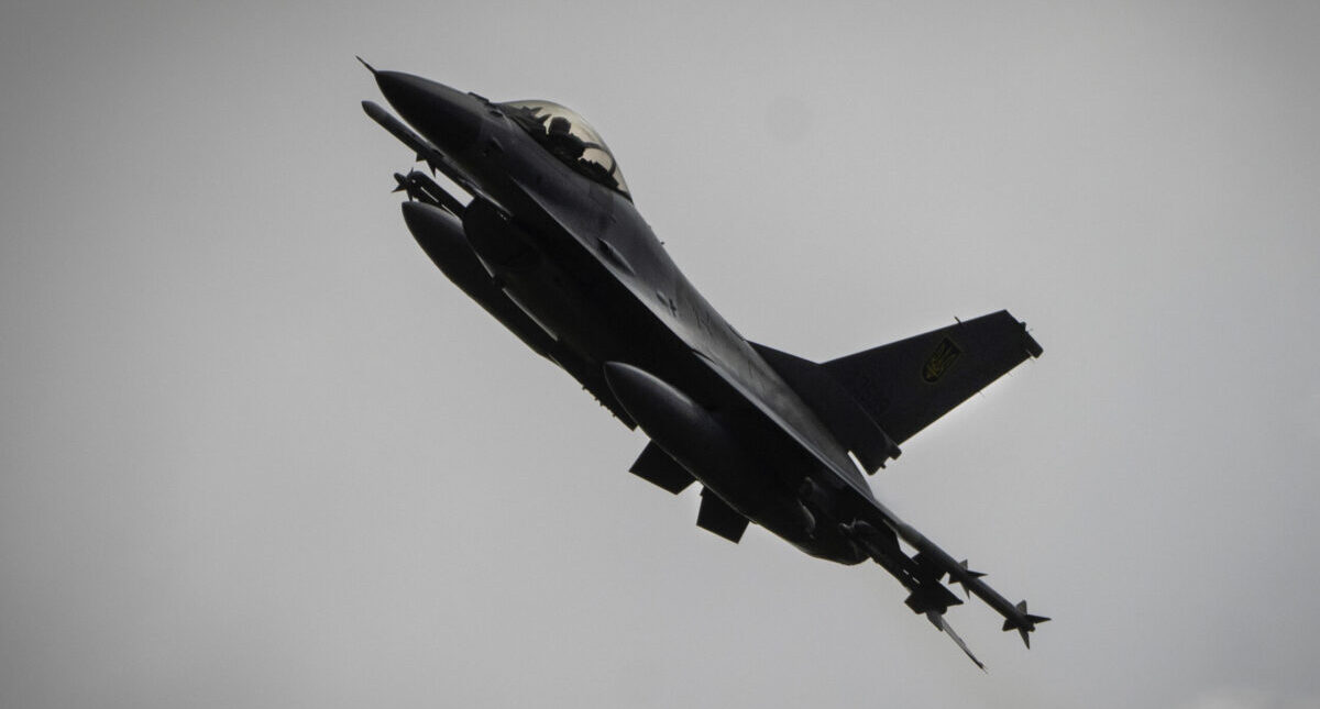Ουκρανία: Συνετρίβη ουκρανικό μαχητικό F-16, ο πιλότος εκτινάχθηκε και είναι σώος