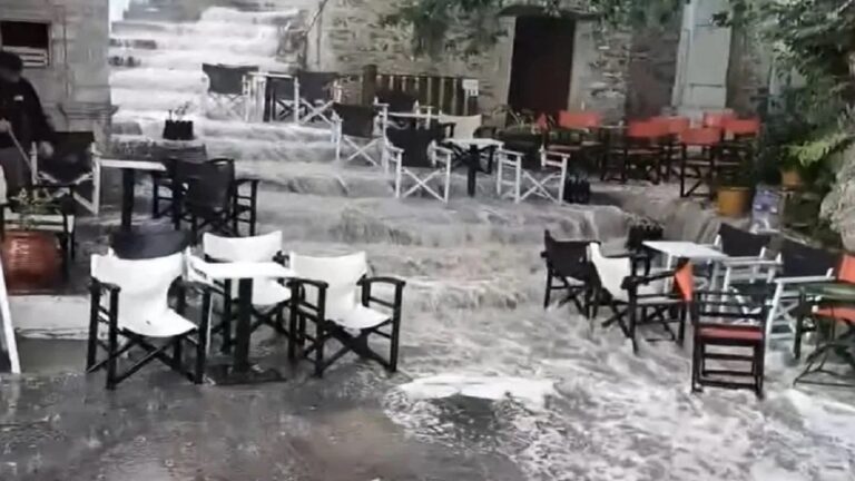 Ηράκλειο: Άνοιξαν οι ουρανοί στη Βιάννο – “Χείμαρρος” το νερό στο κέντρο του χωριού (βίντεο)