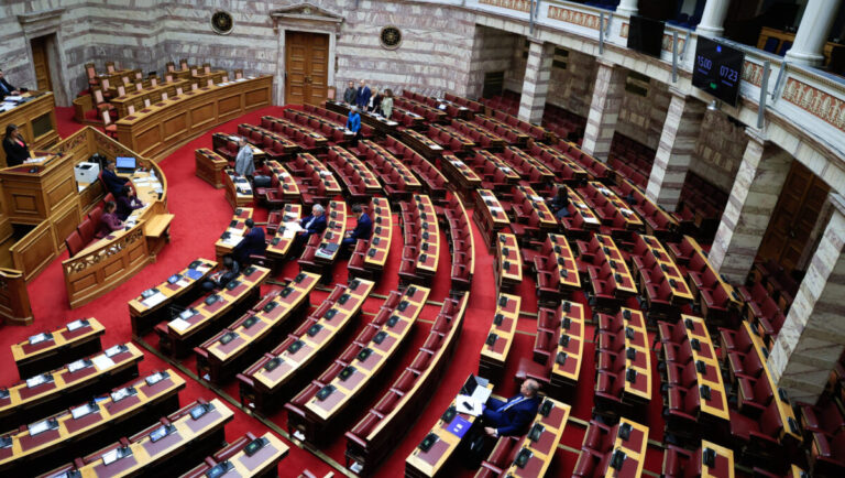 Αντιπαραθέσεις για την απόλυση Γενηδούνια – Οι αντιδράσεις των κομμάτων