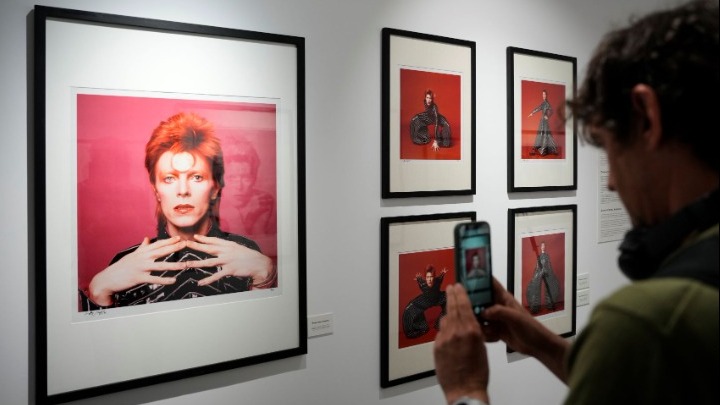 «Bowie X Sukita»: O Ντέιβιντ Μπόουι μέσα από φωτογραφίες του Masayoshi Sukita