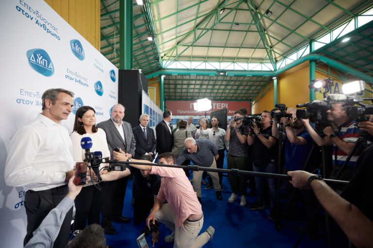 Ημέρες Καριέρας από τη ΔΥΠΑ: 230 επιχειρήσεις αναζητούν 6.500 εργαζόμενους – Συνομιλία του πρωθυπουργού με υποψήφιους και επιχειρηματίες