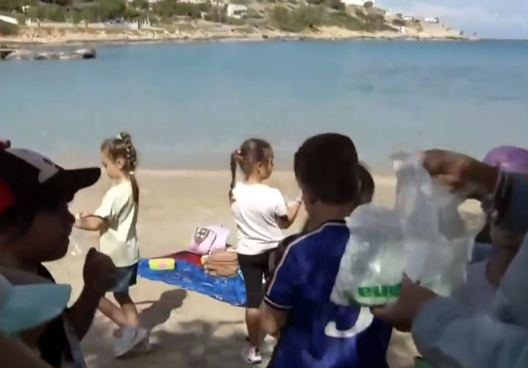 Χανιά: Μαθητές σχολείων ανέλαβαν εθελοντικά τον καθαρισμό των θαλασσών
