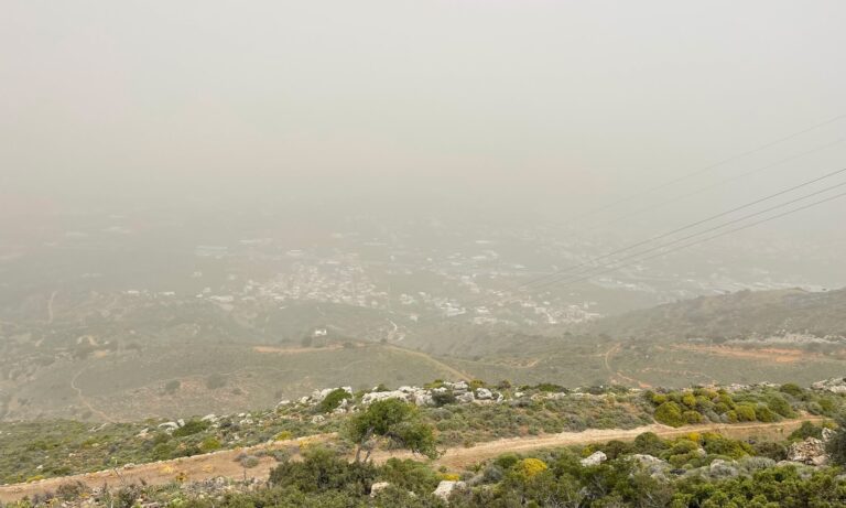 «Έπνιξε» την Κρήτη η αφρικανική σκόνη – Θυελλώδεις νότιοι άνεμοι στα πελάγη