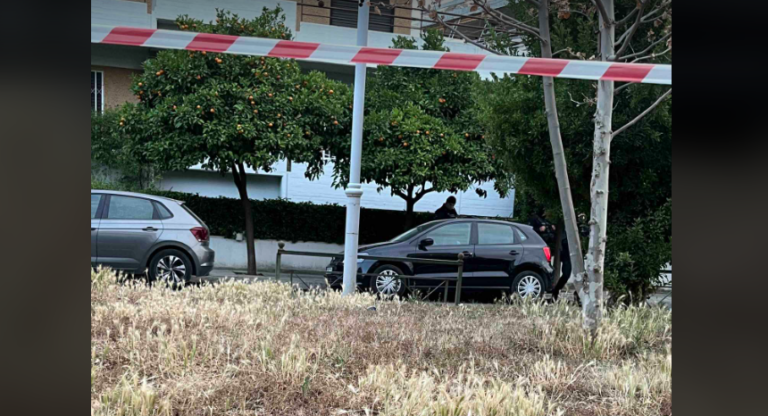 Αυτοκίνητο άφησε τρεις τραυματίες σε στάση λεωφορείου στο Χαλάνδρι – Με τραύματα από μαχαίρι βρέθηκε ο οδηγός του οχήματος