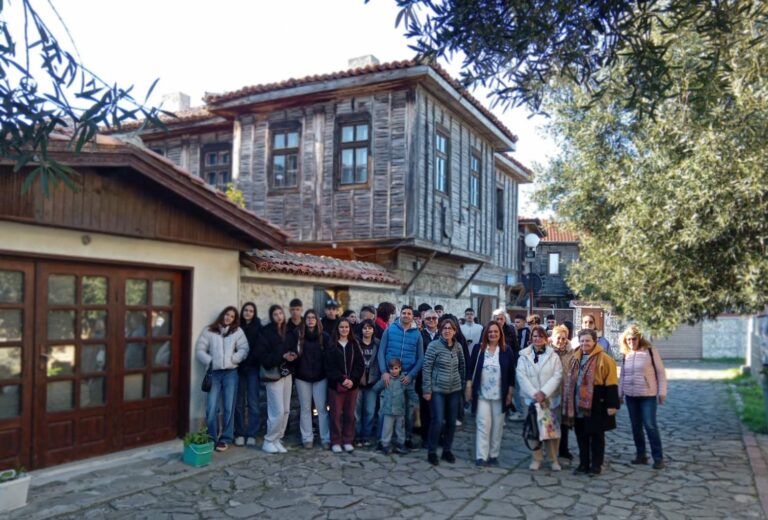 Επίσκεψη της Αντιδημάρχου Γεωργίας Μποντού-Τοκαλή στην παλιά Αγχίαλο με το Γυμνάσιο Νέας Αγχιάλου
