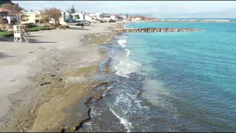Στο Δημοτικό Συμβούλιο Χανίων η διάβρωση του παραλιακού μετώπου της Αγ. Μαρίνας