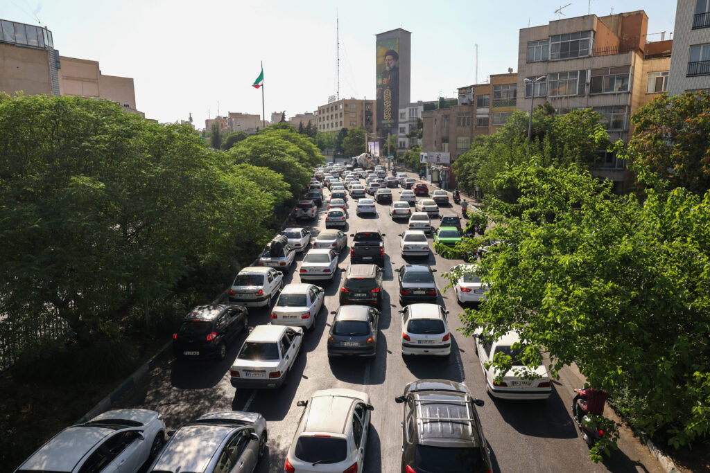 Ιρανοί εγκαταλείπουν την Τεχεράνη ενώ ο Νετανιάχου υπόσχεται περαιτέρω κλιμάκωση Ιρανοί εγκαταλείπουν την Τεχεράνη ενώ ο Νετανιάχου υπόσχεται περαιτέρω κλιμάκωση