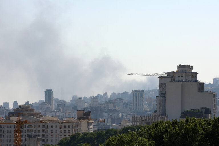 Live Blog: Το Ιράν ανακοινώνει νέο κύμα επιθέσεων κατά του Ισραήλ, σειρήνες σε αρκετές περιοχής – Eκρήξεις σε Τεχεράνη και Ισφαχάν