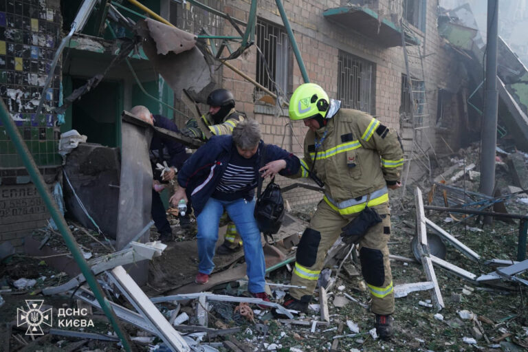 Ουκρανία: Τέσσερις νεκροί, 21 τραυματίες από ρωσική επιδρομή στην περιφέρεια του Κιέβου