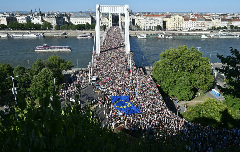 Ρεκόρ συμμετοχής στο Pride της Βουδαπέστης – Διαδήλωσαν 200.000 παρά τις απαγορεύσεις