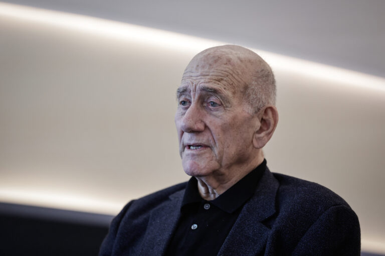 Πρώην πρωθυπουργός του Ισραήλ, Εχούντ Ολμέρτ: Ο Τραμπ πρέπει να πει «αρκετά» στον Νετανιάχου