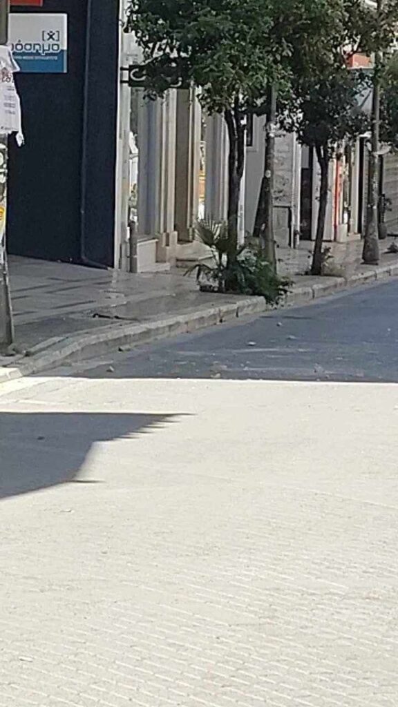 Νέο περιστατικό με πτώση σοβάδων από μπαλκόνι πολυκατοικίας στην Πάτρα