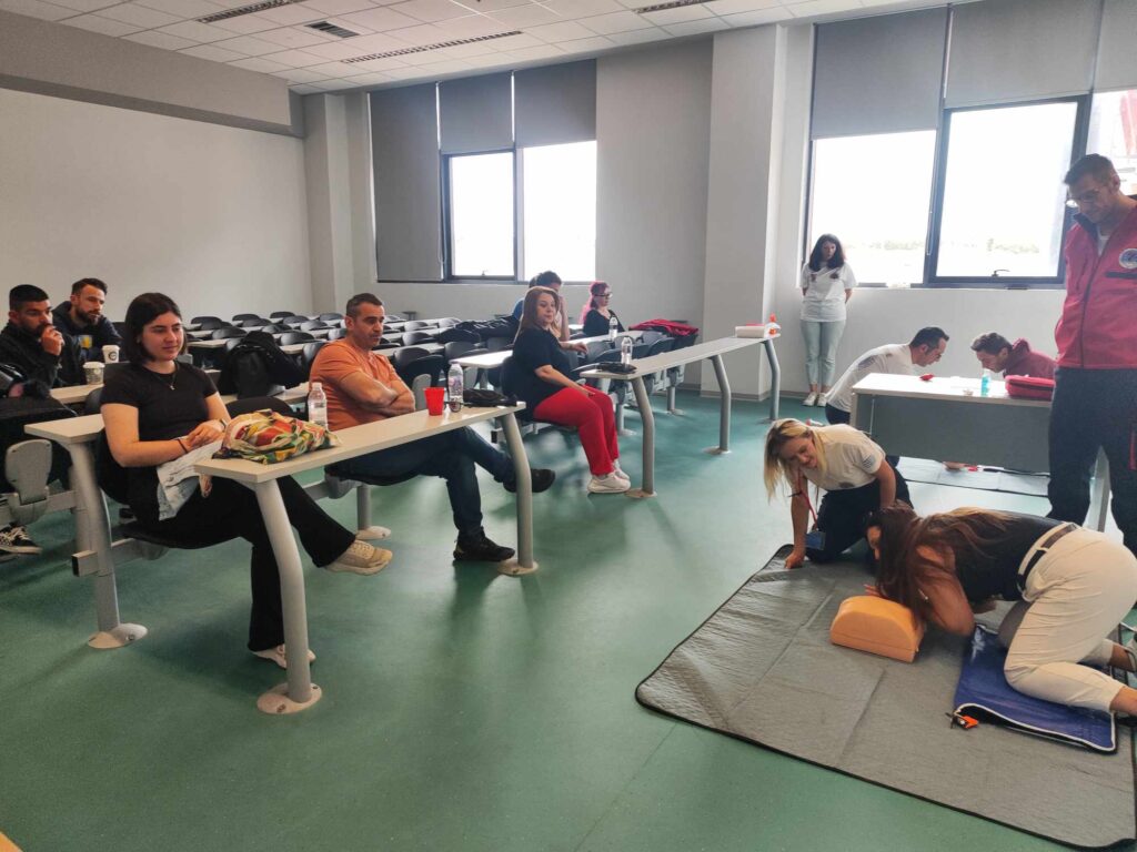 Δυτ. Μακεδονία: Πάνω από 500 πολίτες εκπαιδεύονται στις πρώτες βοήθειες και απινίδωση – Συνεργασία Πανεπιστημίου και Περιφέρειας