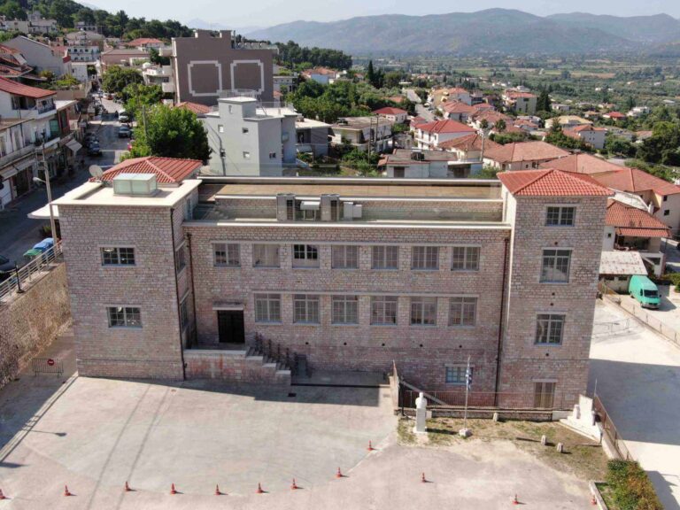 Παραμυθιά: Το ιστορικό σχολείο Βούλγαρη μετατράπηκε σε πολυχώρο πολιτισμού και άνοιξε για το κοινό