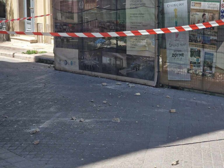 Νέο περιστατικό με πτώση σοβάδων από μπαλκόνι πολυκατοικίας στην Πάτρα