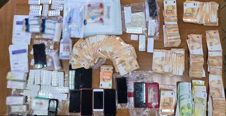 Απάτη με αναπηρικά επιδόματα: Εμπλέκονται υπάλληλοι, γιατρός και νοσηλευτές – 7 συλλήψεις και 34 κατηγορούμενοι