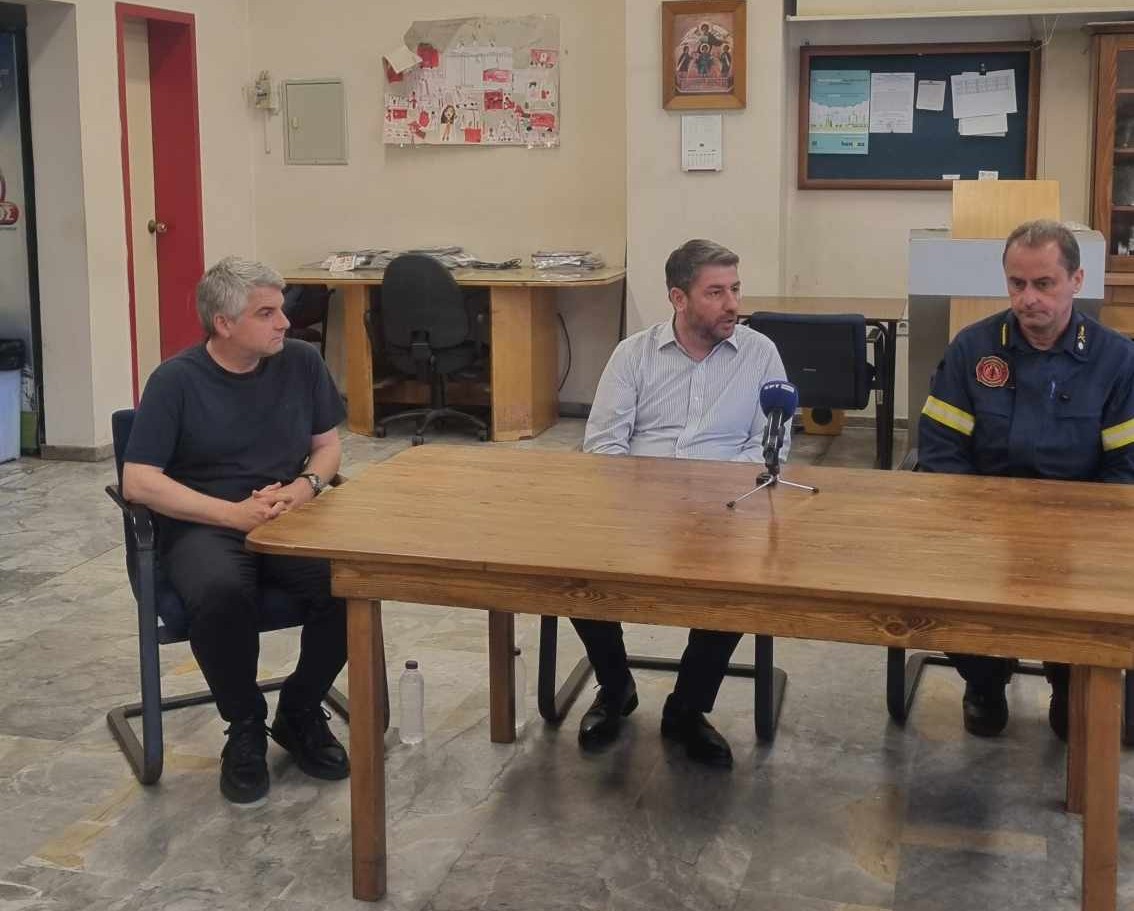 Τρίπολη: Ενίσχυση της Πυροσβεστικής Υπηρεσίας ζήτησε ο Νίκος Ανδρουλάκης και κατηγόρησε την κυβέρνηση για διαχειριστική ανεπάρκεια