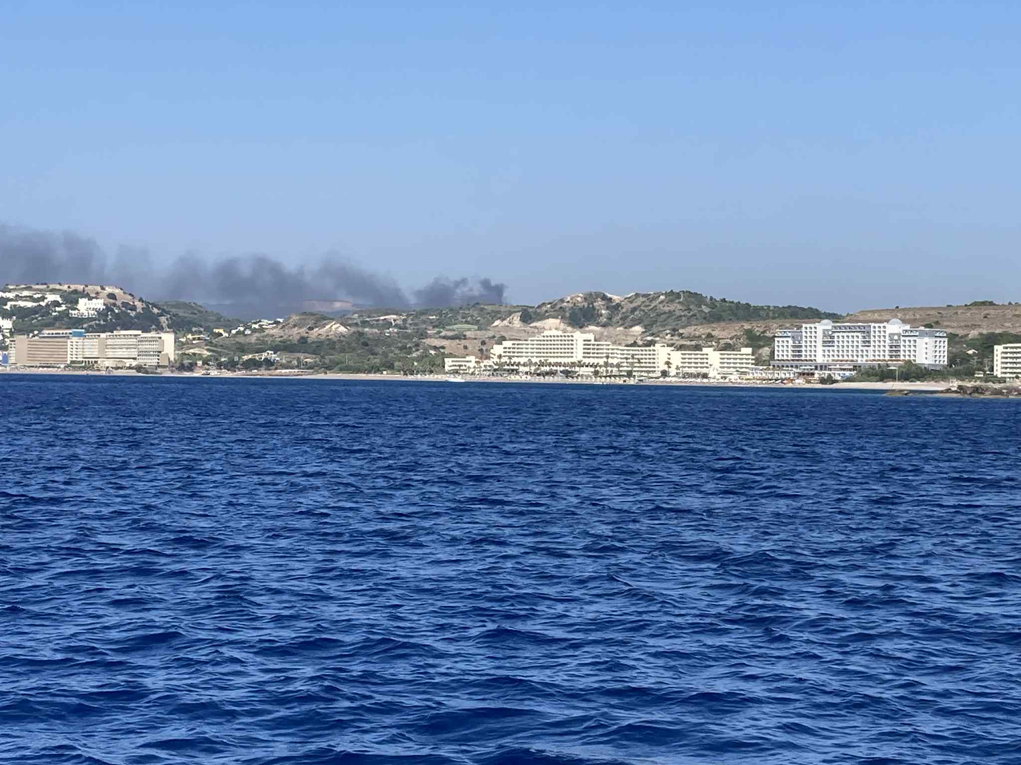 Φωτιά σε χωματερή ανακύκλωσης στην περιοχή Τσαΐρι στη Ρόδο
