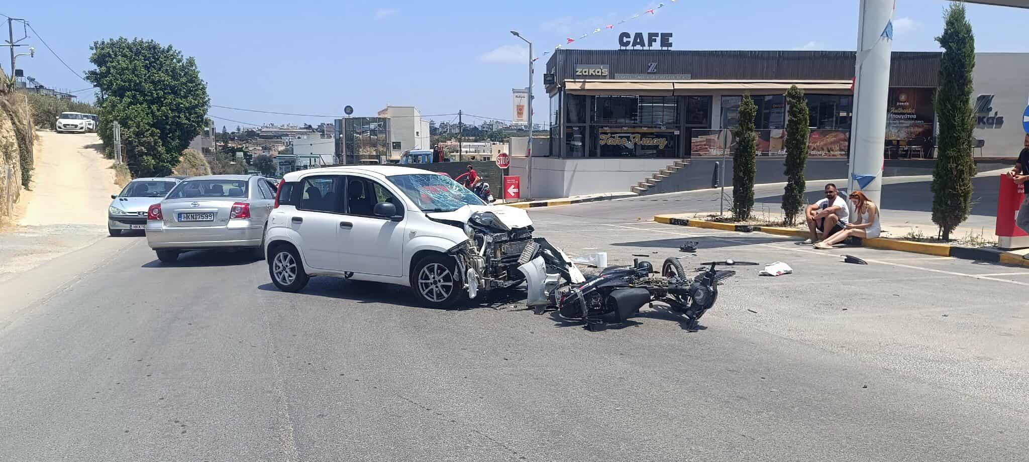 Ηράκλειο: Στο Νοσοκομείο διανομέας μετά από σφοδρή σύγκρουση με ΙΧ