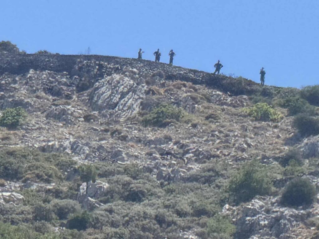 Χίος: Μάχη των δασοκομάντος για έλεγχο του μετώπου – Τραυματίες πυροσβέστες – Στο αυτόφωρο γεωργιανή για πρόκληση φωτιάς