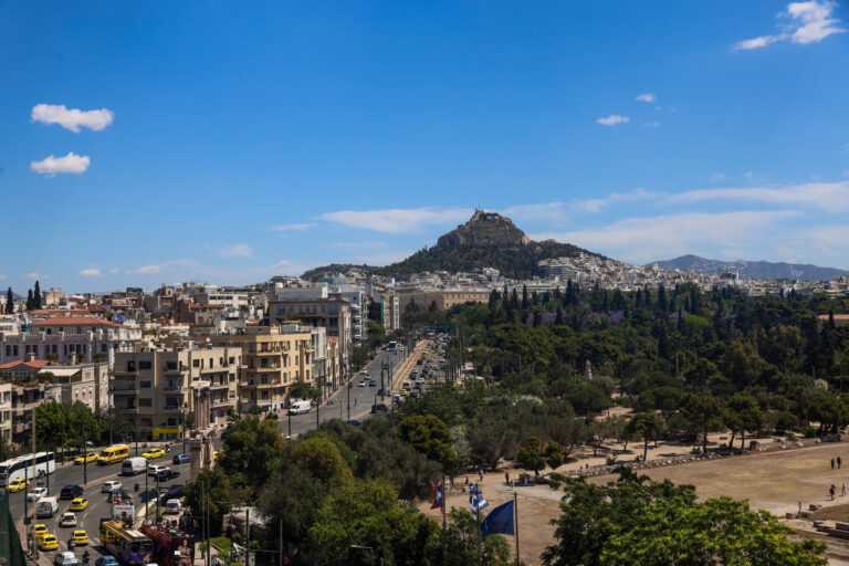 Σε αυξημένη επιφυλακή ο δήμος Αθηναίων λόγω του υψηλού κινδύνου πυρκαγιάς – Κλείνει ο Λυκαβηττός