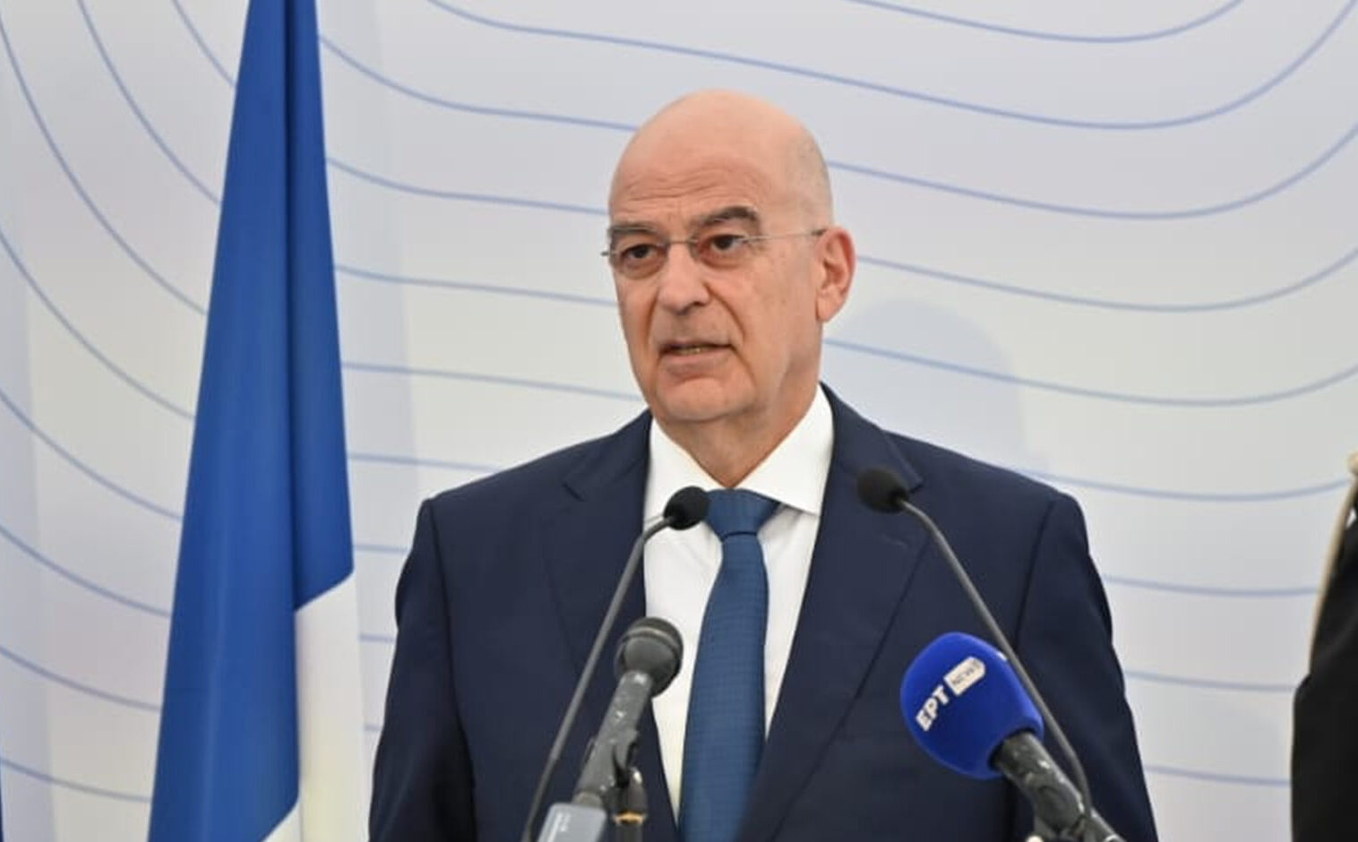 ΠΑΡΟΥΣΙΑ ΥΕΘΑ ΝΙΚΟΥ ΔΕΝΔΙΑ ΣΤΗ ΤΕΛΕΤΗ ΚΑΘΕΛΚΥΣΗΣ ΤΗΣ Φ/Γ "ΦΟΡΜΙΩΝ" ΣΤΗ ΛΟΡΙΑΝ ΤΗΣ ΓΑΛΛΙΑΣ (ΓΡ. ΤΥΠΟΥ ΥΠ. ΑΜΥΝΑΣ/EUROKINISSI)