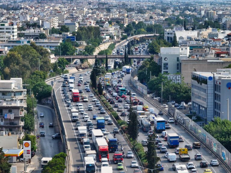Κυκλοφοριακό «έμφραγμα» στον Κηφισό λόγω τροχαίου – Διακοπή της κυκλοφορίας στο ρεύμα ανόδου