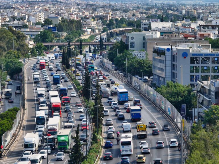 Αυστηρές ποινές και πρόστιμα για αλκοόλ, κινητό, υπερβολική ταχύτητα και κράνος στον νέο ΚΟΚ – Αναλυτικά παραδείγματα