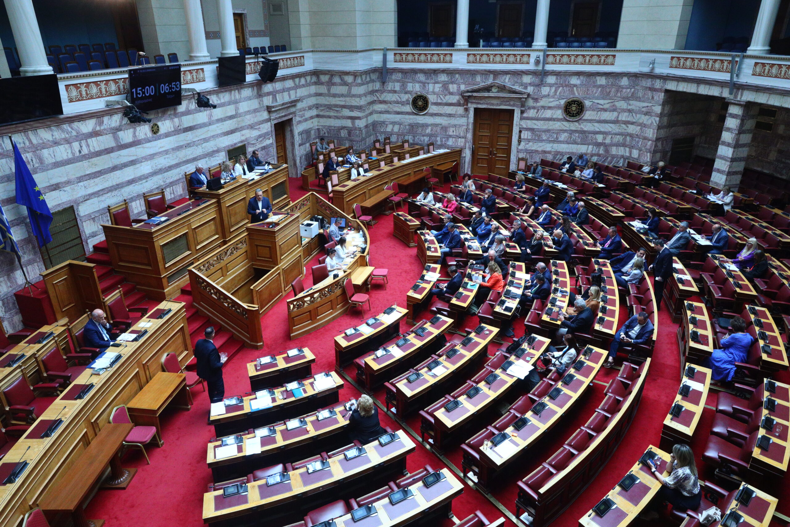 «Σύγκρουση κορυφής» στη Βουλή για σύσταση προανακριτικής επιτροπής για τα Τέμπη – Έως το βράδυ η συζήτηση