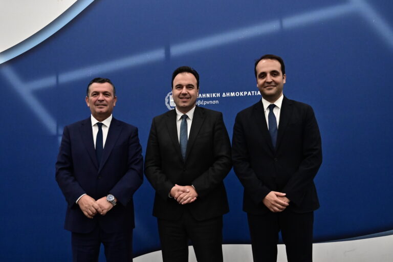 Υπουργείο Ψηφιακής Διακυβέρνησης: Η τελετή παράδοσης-παραλαβής μεταξύ των υφυπουργών – Οι δηλώσεις τους