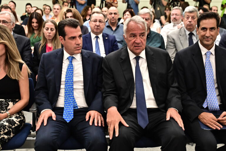 Live η τελετή παράδοσης και παραλαβής στο υπουργείο Μετανάστευσης και Ασύλου