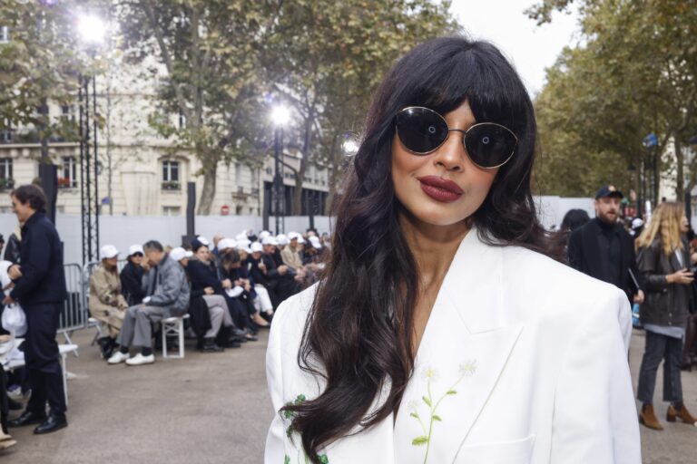 Η Jameela Jamil για τα deepfake και την ψηφιακή κακοποίηση