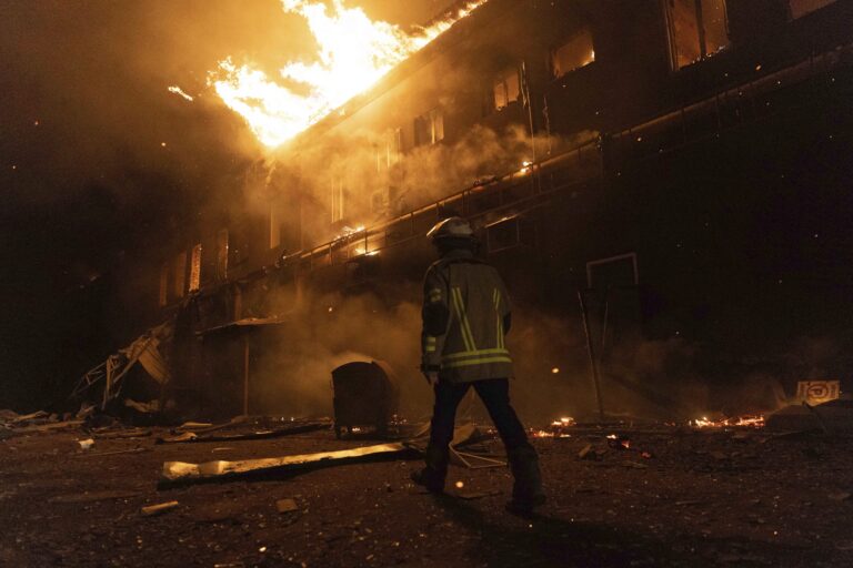 Ρωσία: Ουκρανική επίθεση με μη επανδρωμένο αεροσκάφος προκαλεί πυρκαγιά σε εργοστάσιο χημικών στην περιοχή Τούλα – Δυο τραυματίες