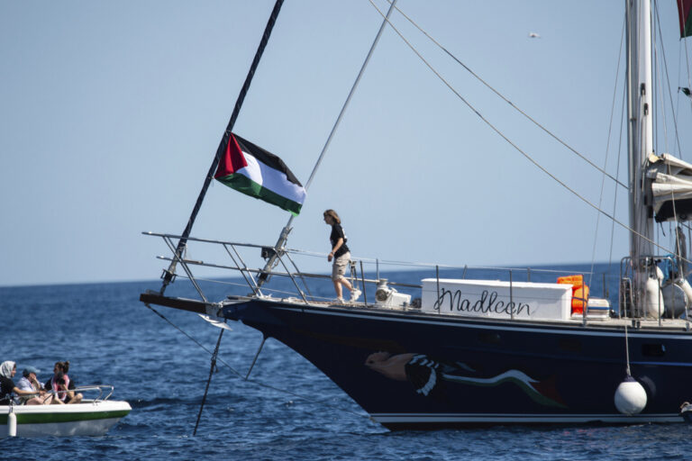 Ο ισραηλινός στρατός κατέλαβε το Madleen που κατευθυνόταν προς τη Γάζα – Οι επιβαίνοντες θα επιστρέψουν στις χώρες τους