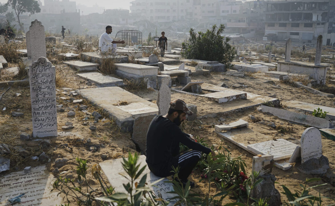 Οι IDF πολιορκούν τον χώρο όπου κρατείται ο όμηρος Ζανγκάουκερ – Η Χαμάς λέει ότι δεν θα καταφέρουν να τον ανακτήσουν ζωντανό