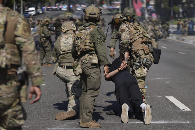 Eπεισόδια στο Λος Άντζελες: Ο Τραμπ επικαλείται ομοσπονδιακό νόμο για την ανάπτυξη Εθνοφρουράς – Αντίθετος ο κυβερνήτης της Καλιφόρνιας
