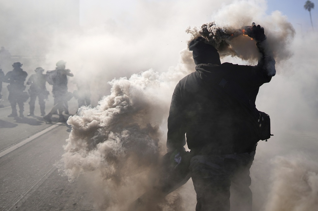 Κλιμακώνονται οι διαδηλώσεις στο Λος Άντζελες μετά την ανάπτυξη της Εθνοφρουράς από τον Τραμπ