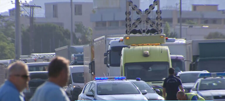 Σύγκρουση φορτηγών στην Εθνική Οδό Αθηνών-Λαμίας – Δυσχέρεια στην κυκλοφορία
