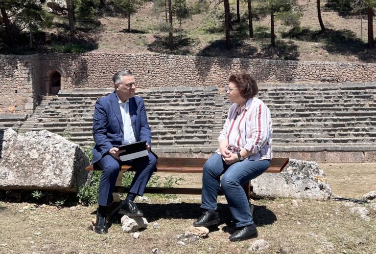 Η μαγεία των Δελφών στην εκπομπή «Στο κέντρο» – Αποκλειστική συνέντευξη με την υπουργό Πολιτισμού, Λίνα Μενδώνη, την Τετάρτη