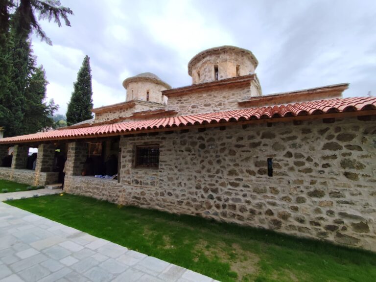 Παραδόθηκε στους πιστούς το εκκλησάκι του Αγίου Γεωργίου στην Οξύνεια Μετεώρων