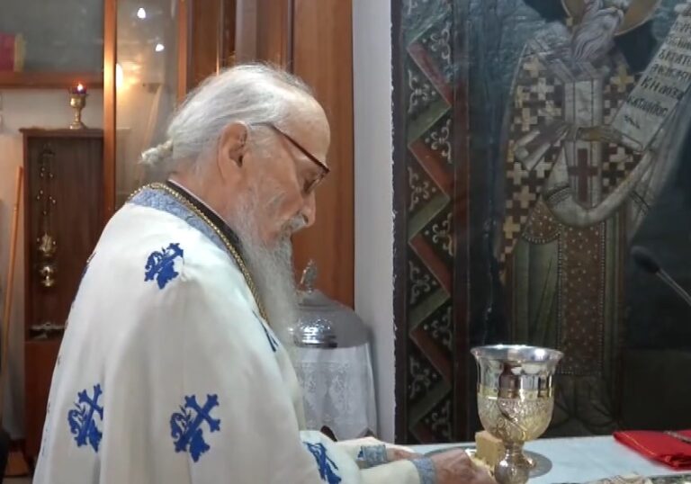 Σέρρες: Ακούραστος 98χρονος ιερέας συνεχίζει να ιερουργεί