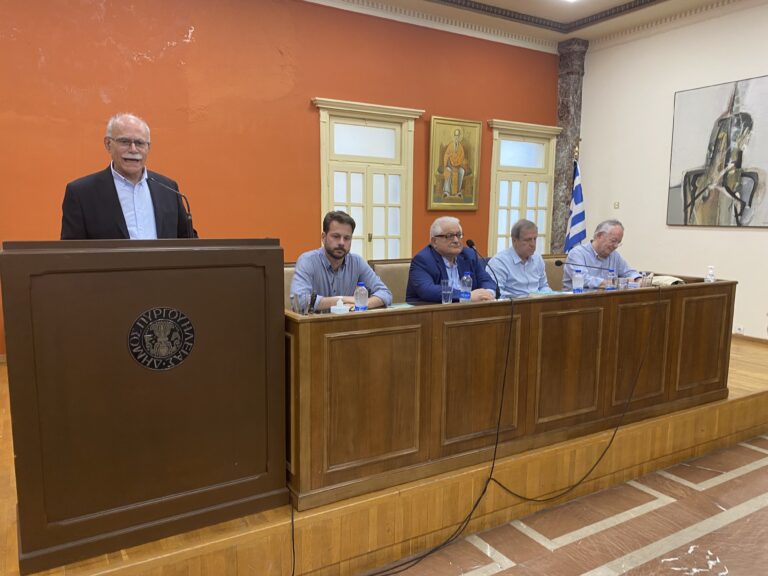 Παρουσίαση του νέου βιβλίου Αλιβιζάτου στον Πύργο για τους “Αρχιτέκτονες του πολιτεύματος”