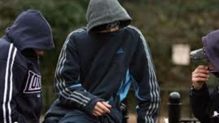 Ανήλικος “ποντικός” με άγνωστους συνεργούς διέπραξε έξι διαρρήξεις σε δύο 24ωρα