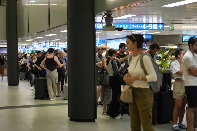 Βλάβη στο αεροπορικό σύστημα ραντάρ της βορειοδυτικής Ιταλίας – Πτήσεις καθηλώθηκαν σε 3 περιφέρειες