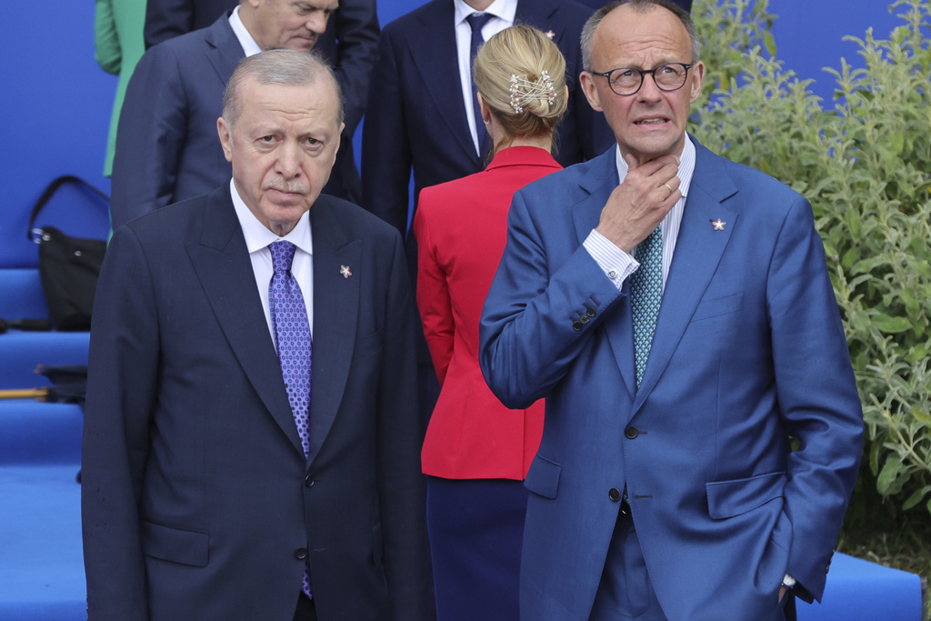 Τηλεφωνική επικοινωνία Ερντογάν – Μερτς για τη Μέση Ανατολή