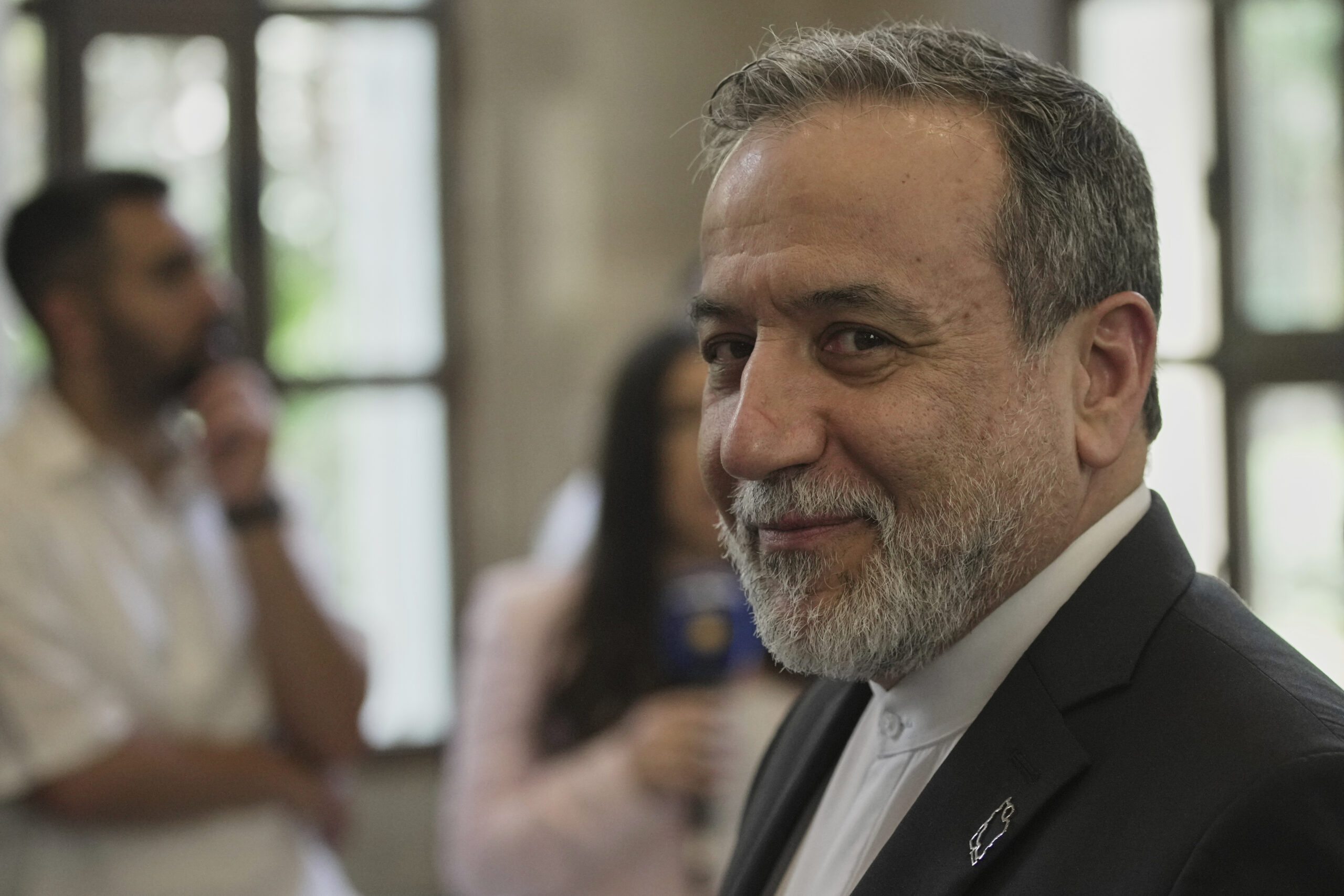 Ο Ιρανός ΥΠΕΞ προειδοποιεί τον Τραμπ: Αν θέλει συμφωνία, θα πρέπει να σταματήσει να είναι ασεβής προς τον Χαμενεΐ